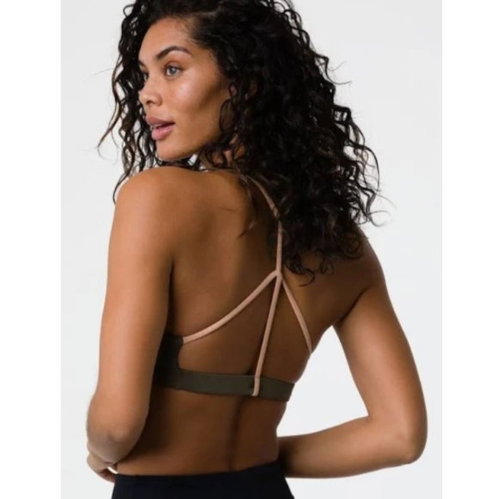 Onzie NWT Flow Yoga Sports Bra